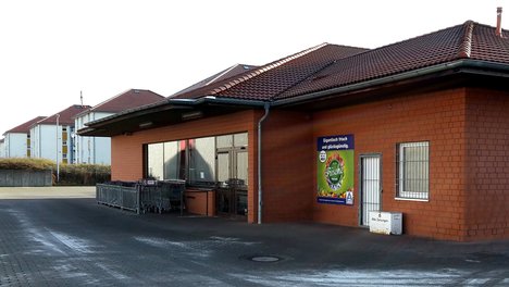 Mit der Schließung des Aldi-Marktes in der Ilsenburger Straße hat der dritte Markt in Wernigerode innerhalb eines Jahres seine Tore geschlossen. Die Stadträte der Wernigeröder Linkspartei warnen davor, dass in einigen Stadtvierteln die wohnortnahe Versorgung ins Wanken geraten könnte.